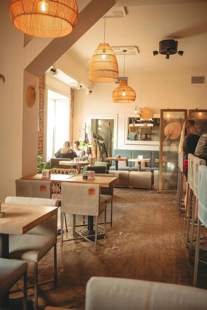 CAVA Organic Bistro Café - Restauracja Warszawa