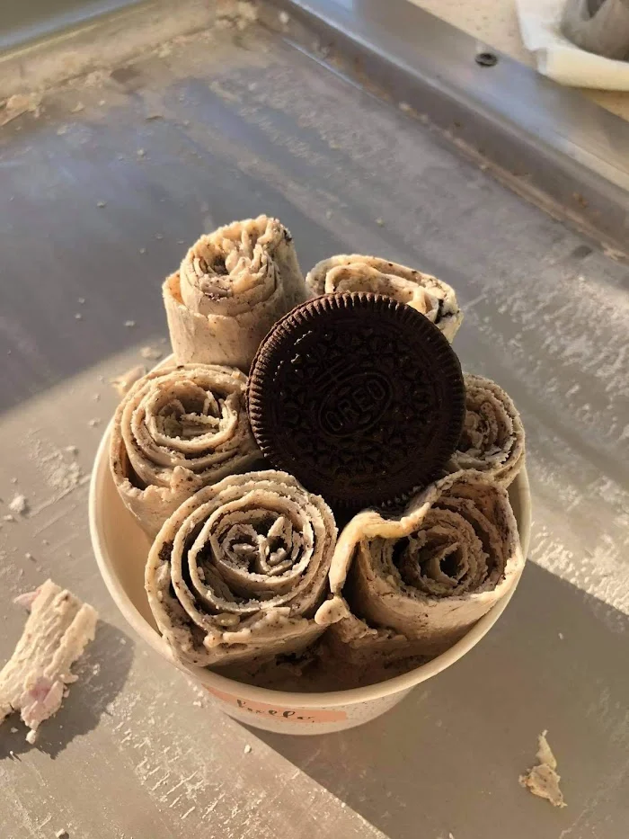 ICE CREAM ROLLS- Lody Tajskie - Restauracja Jastarnia